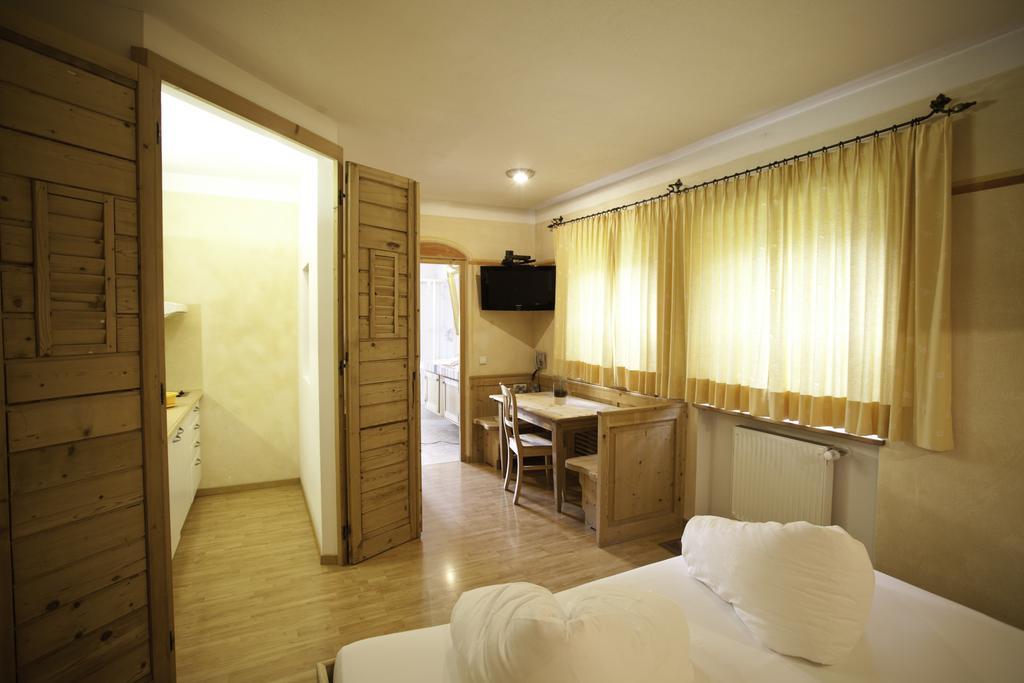Piccolohotel Tempele Garni San Candido Esterno foto
