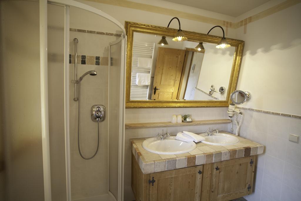 Piccolohotel Tempele Garni San Candido Esterno foto